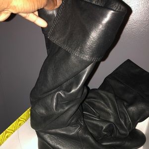 Gianni Bini Black Leather Slouch Boots..